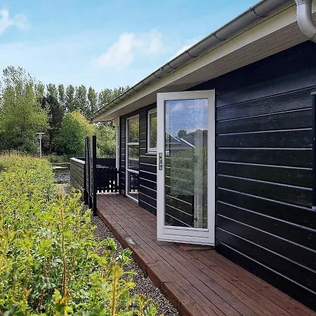 6 Person In Tranekaer-by Traum *