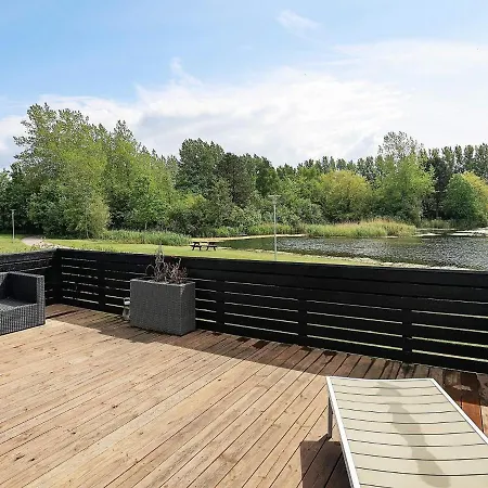 6 Person In Tranekaer-by Traum